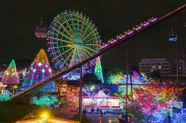 観覧車からは東京タワーとスカイツリーが同時に一望できる＝よみうりランド提供