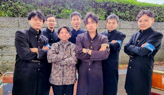 移植を待っている患者たちにエールを送る応援団のメンバーと、由宇人さん（前列左から2人目）＝父・慎也さん提供