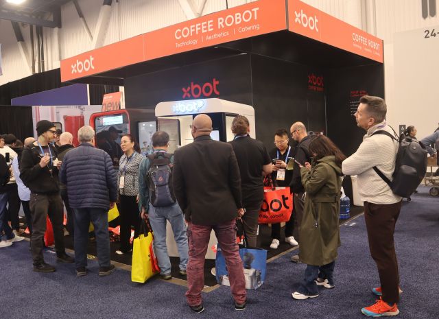 ブース前には列ができていました