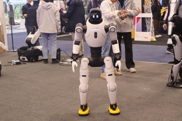 CESで展示された人型ロボット