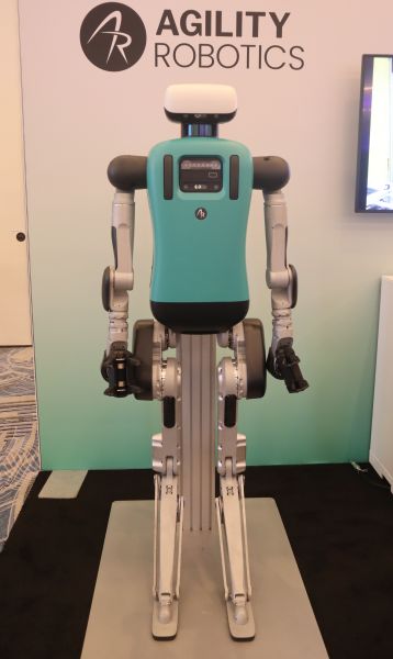 CESで展示された人型ロボット