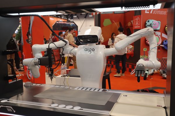 CESで展示された人型ロボット