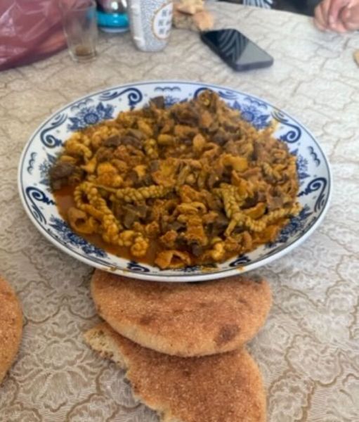 一つの大皿からみんなで食べる