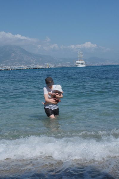 子連れの遊び場は近所のビーチ