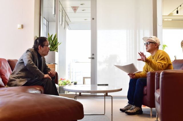 欽ちゃんは時折、筆者（右）に逆質問もしてくれた