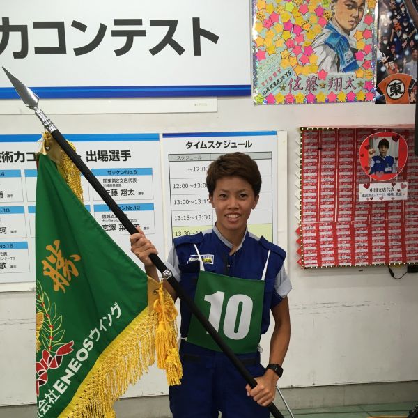 ENEOSウイングで正社員として働きながらフットサル選手として活動する江口未珂さん＝本人提供