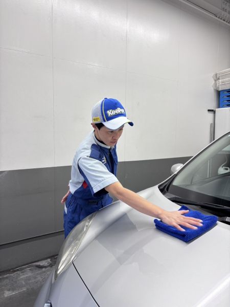 ENEOSウイングで正社員として働きながらフットサル選手として活動する江口未珂さん＝本人提供